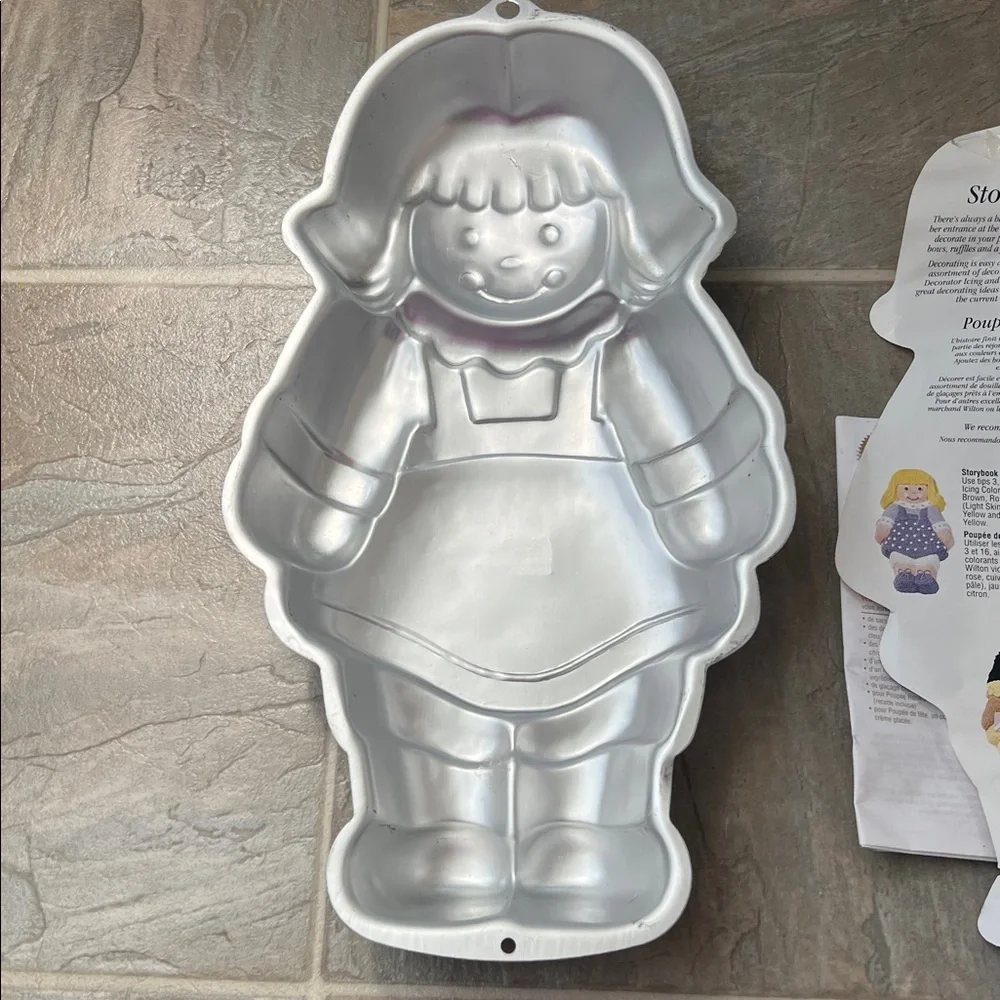 Vintage 2001 Wilton Aluminum Storybook Doll Cake Pan 2105-2048